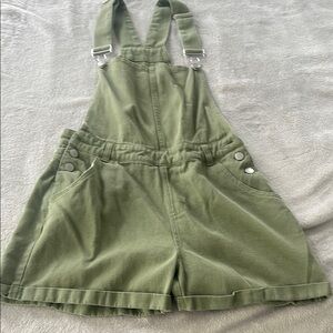 HYFVE Green Relaxed Fit Shorts with Adjustable Straps